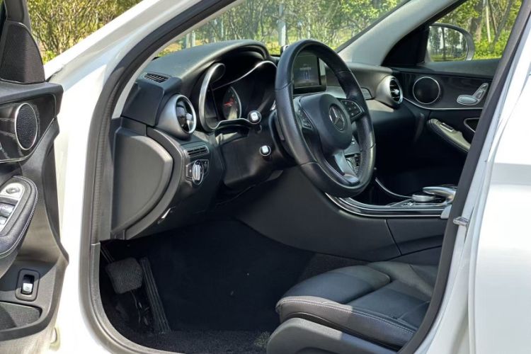 Used Mercedes-Benz C-Class 2018 C 200 Estate Interior 9