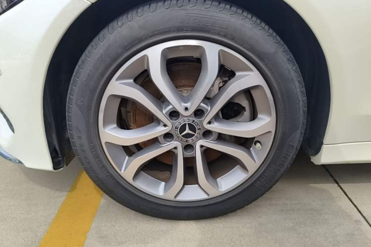 Used Mercedes-Benz C-Class 2018 C 180 L Fashion Edition Sport Version Left Front Wheel Hub
