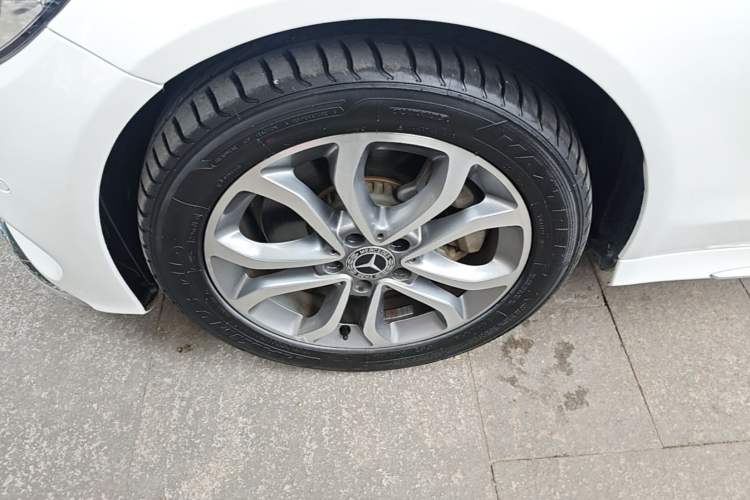 Used Mercedes-Benz C-Class 2018 C 180 L Fashion Edition Sport Version Left Front Wheel Hub