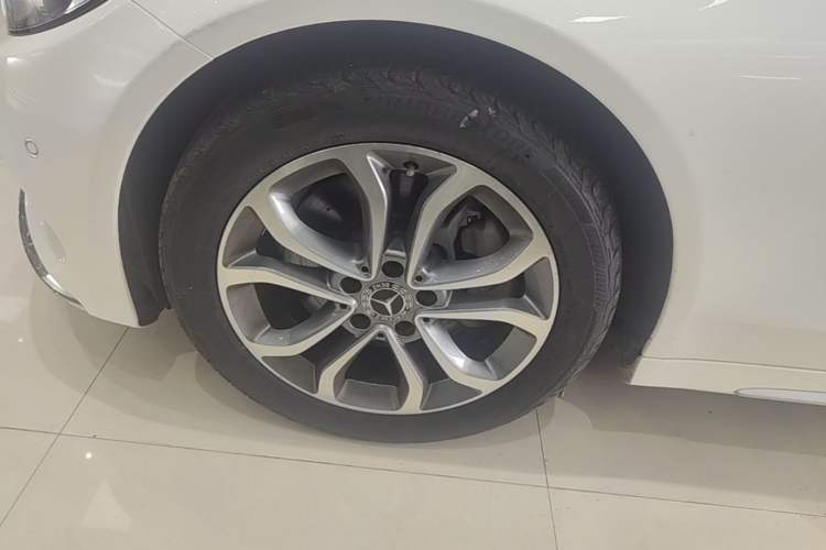 Used Mercedes-Benz C-Class 2018 C 180 L Fashion Edition Sport Version Left Front Wheel Hub