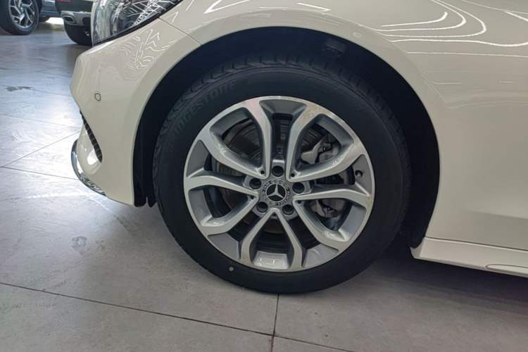 Used Mercedes-Benz C-Class 2018 C 180 L Fashion Edition Sport Version Left Front Wheel Hub
