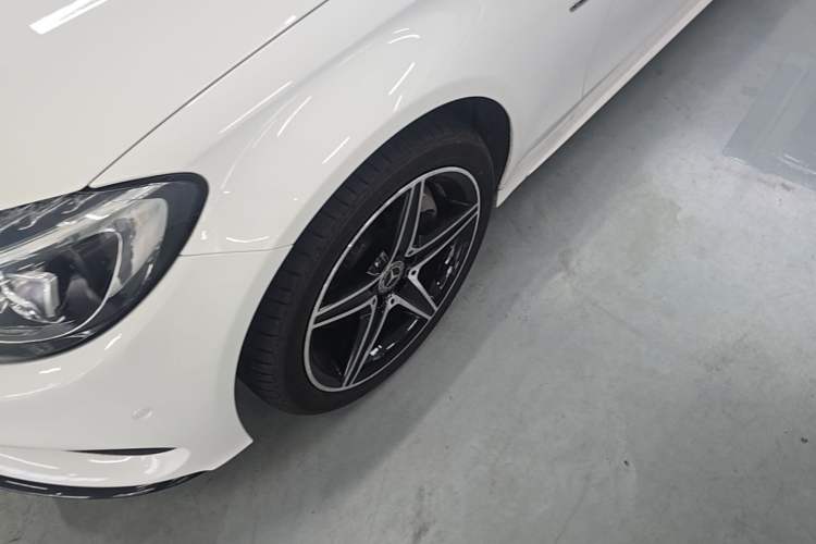 Used Mercedes-Benz C-Class 2018 C 200 Achievement Special Edition Left Front Wheel Hub
