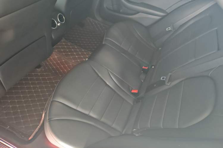 Used Mercedes-Benz C-Class 2018 C 180 L Fashion Edition Sport Version Left Rear Seat