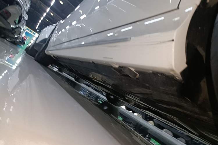 Used Mercedes-Benz C-Class 2018 C 200 L Sport Edition Left Side Sill