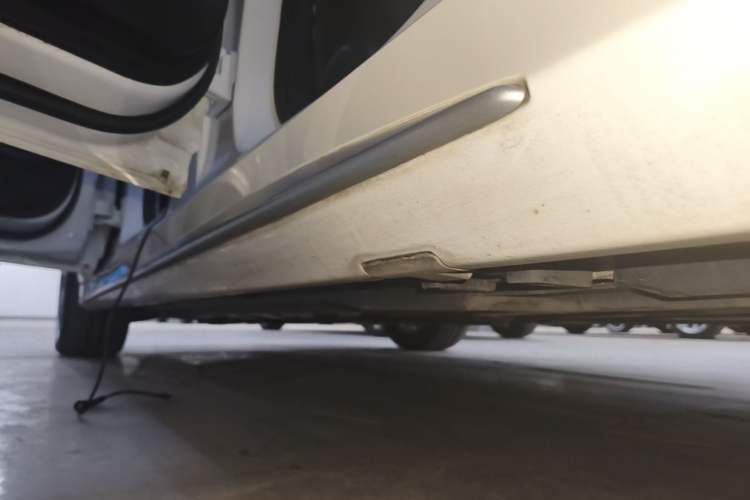 Used Mercedes-Benz C-Class 2018 C 180 L Fashion Edition Sport Version Left Side Sill