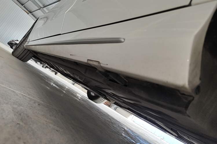 Used Mercedes-Benz C-Class 2018 C 200 L Sport Edition Left Side Sill