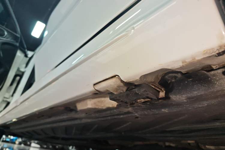 Used Mercedes-Benz C-Class 2018 C 200 Estate Left Side Sill