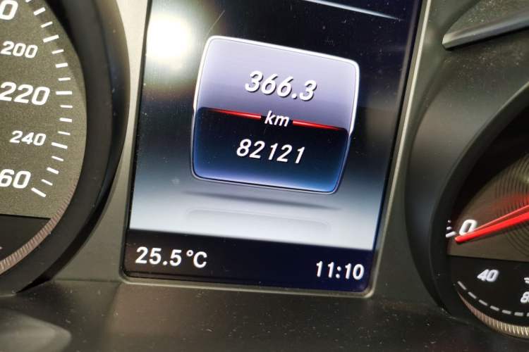 Used Mercedes-Benz C-Class 2018 C 180 L Fashion Edition Sport Version Odometer Close Up