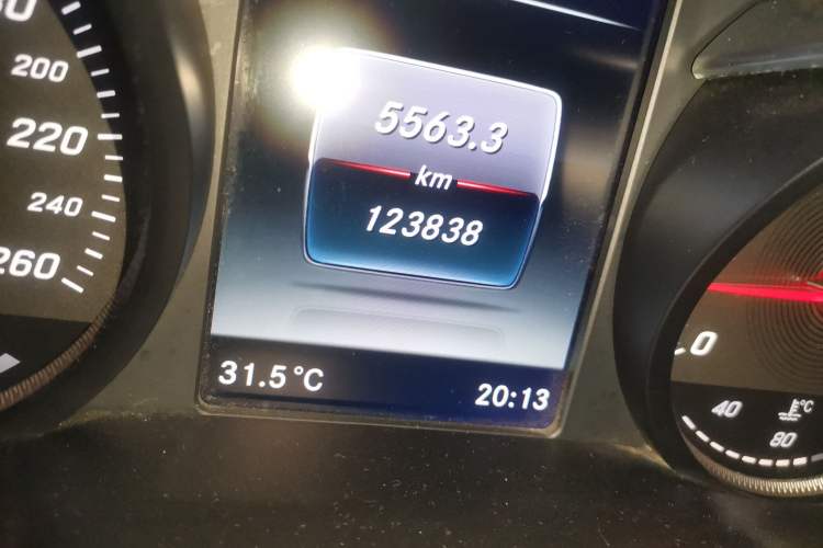 Used Mercedes-Benz C-Class 2018 C 200 L Sport Edition Odometer Close Up