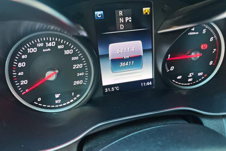 Used Mercedes-Benz C-Class 2018 C 200 L Sport Edition Odometer Close Up