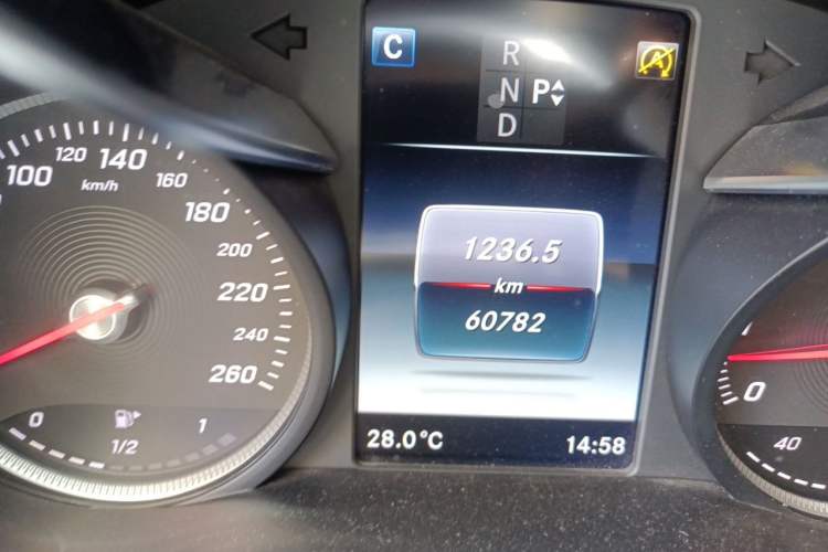 Used Mercedes-Benz C-Class 2018 C 180 L Dynamic Sports Edition Odometer Close Up
