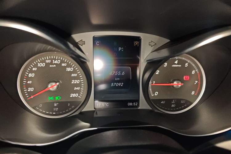 Used Mercedes-Benz C-Class 2018 C 200 L Sport Edition Odometer Close Up