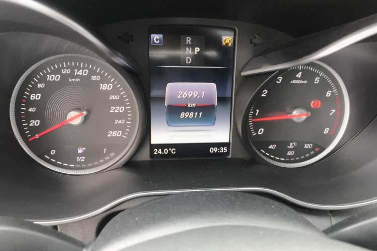 Used Mercedes-Benz C-Class 2018 C 200 L Sport Edition Odometer Close Up