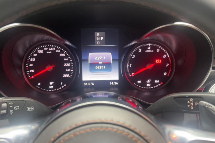 Used Mercedes-Benz C-Class 2018 C 200 Estate Odometer Close Up
