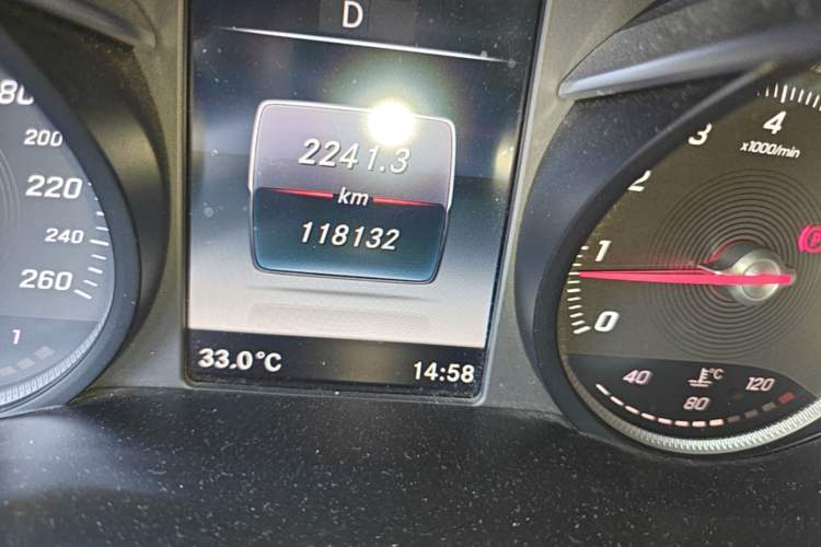 Used Mercedes-Benz C-Class 2018 C 200 L Sport Edition Odometer Close Up