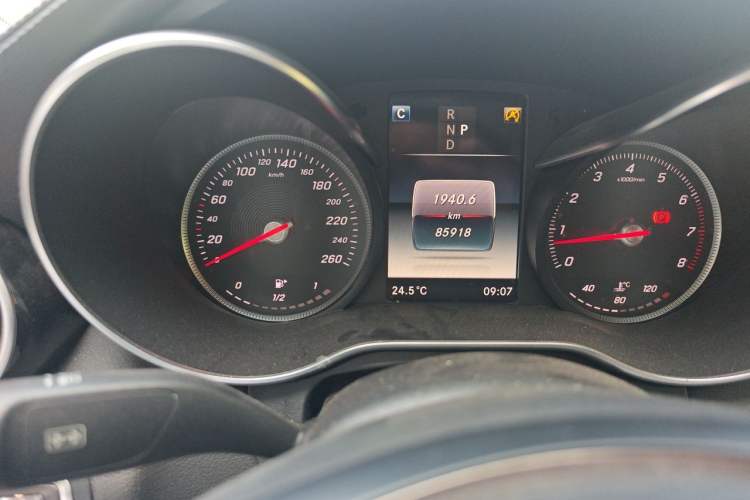 Used Mercedes-Benz C-Class 2018 C 200 L Sport Edition Odometer Close Up