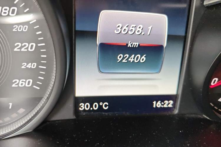 Used Mercedes-Benz C-Class 2018 C 200 L Sport Edition Odometer Close Up