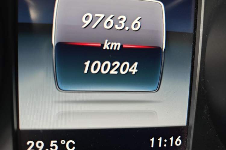 Used Mercedes-Benz C-Class 2018 C 180 L Fashion Edition Sport Version Odometer Close Up