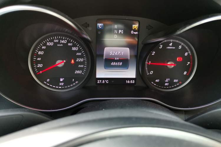Used Mercedes-Benz C-Class 2018 C 180 L Fashion Edition Sport Version Odometer Close Up