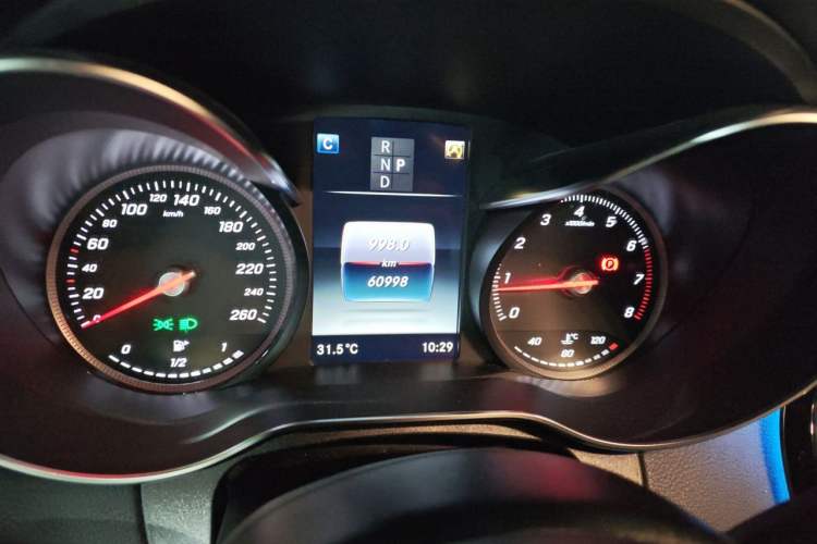 Used Mercedes-Benz C-Class 2018 C 200 Estate Odometer Close Up