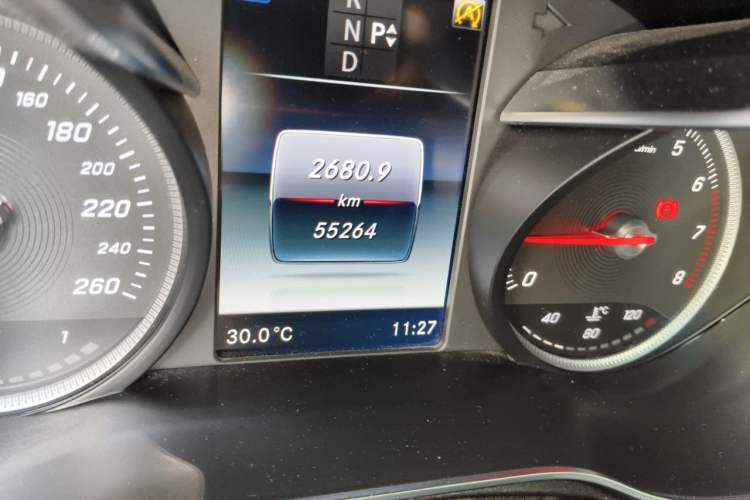 Used Mercedes-Benz C-Class 2018 C 200 L Sport Edition Odometer Close Up