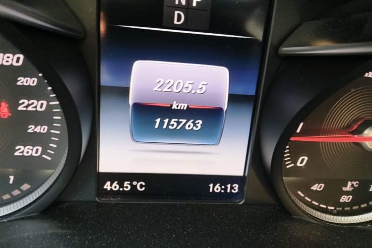 Used Mercedes-Benz C-Class 2018 C 200 L Sport Edition Odometer Close Up