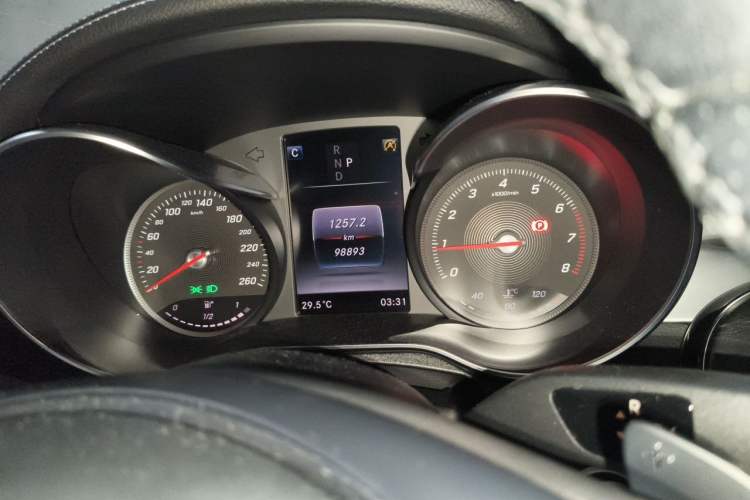 Used Mercedes-Benz C-Class 2018 C 180 L Fashion Edition Sport Version Odometer Close Up