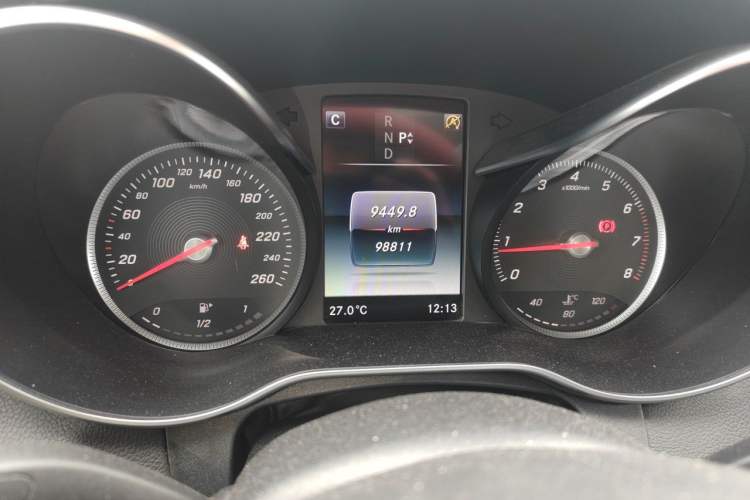 Used Mercedes-Benz C-Class 2018 C 200 L Sport Edition Odometer Close Up