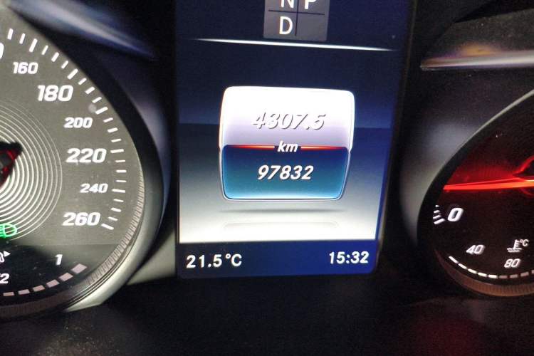 Used Mercedes-Benz C-Class 2018 C 200 L Sport Edition Odometer Close Up