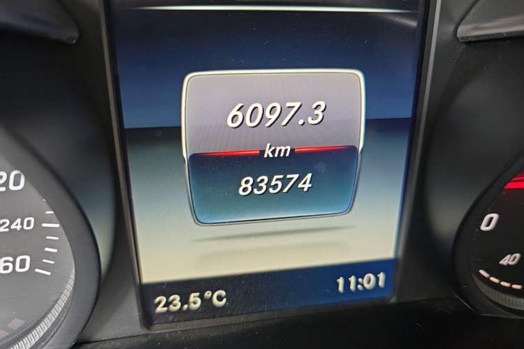 Used Mercedes-Benz C-Class 2018 C 180 L Dynamic Sports Edition Odometer Close Up