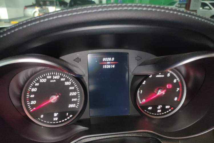 Used Mercedes-Benz C-Class 2018 C 200 L Sport Edition Odometer Close Up