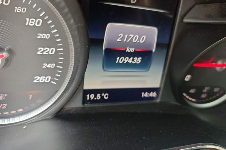 Used Mercedes-Benz C-Class 2018 C 200 L Sport Edition Odometer Close Up