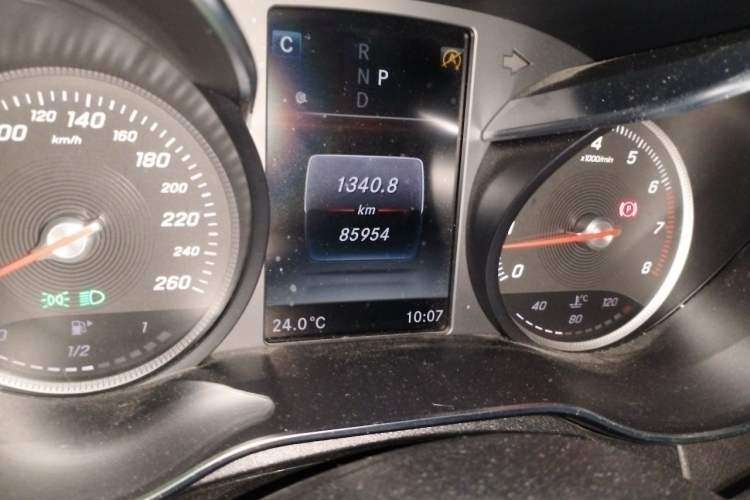 Used Mercedes-Benz C-Class 2018 C 200 L Sport Edition Odometer Close Up