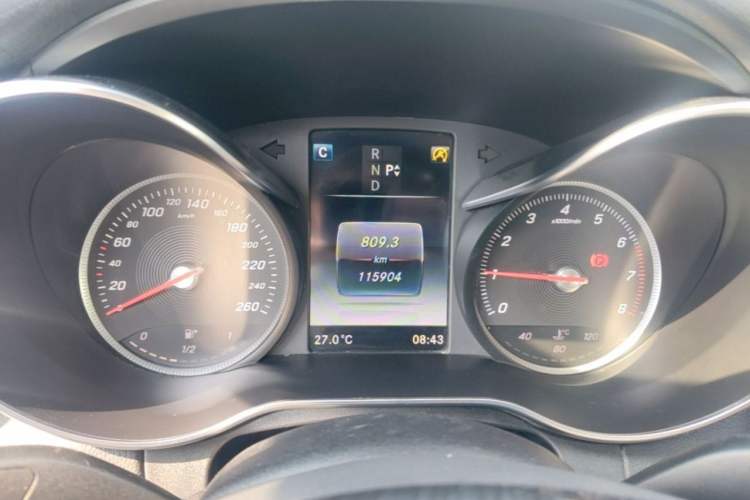 Used Mercedes-Benz C-Class 2018 C 200 L Sport Edition Odometer Close Up