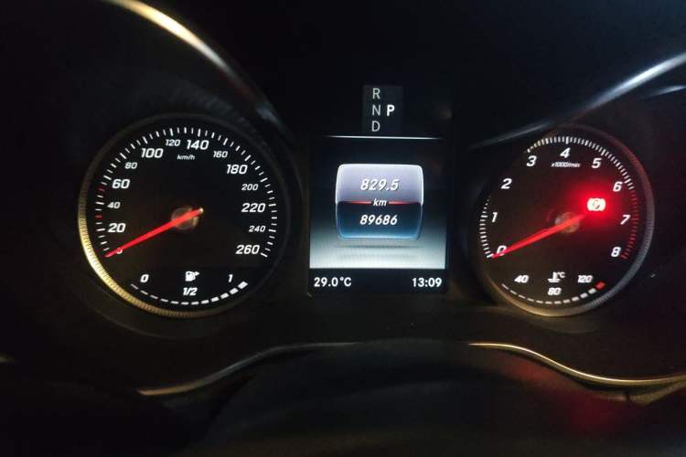 Used Mercedes-Benz C-Class 2018 C 200 L Sport Edition Odometer Close Up