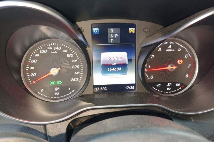 Used Mercedes-Benz C-Class 2018 C 200 L Sport Edition Odometer Close Up