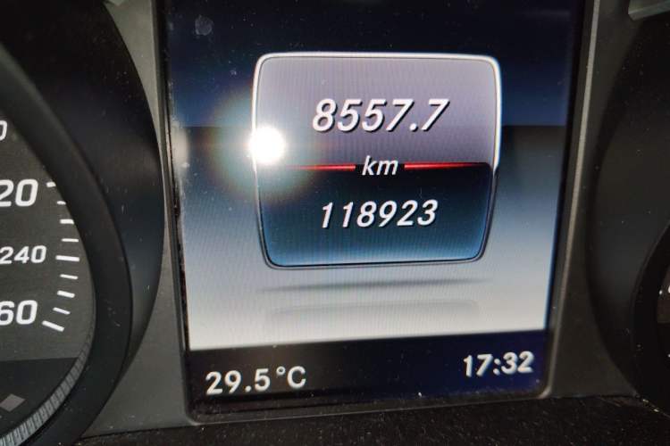 Used Mercedes-Benz C-Class 2018 C 200 L Sport Edition Odometer Close Up