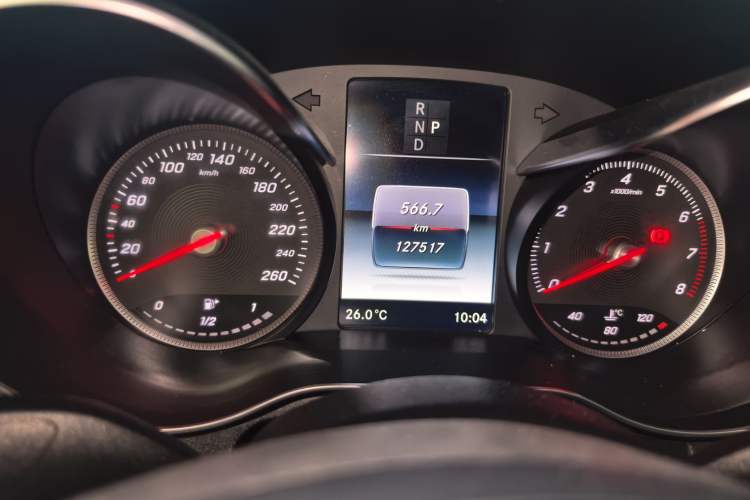 Used Mercedes-Benz C-Class 2018 C 180 L Fashion Edition Sport Version Odometer Close Up