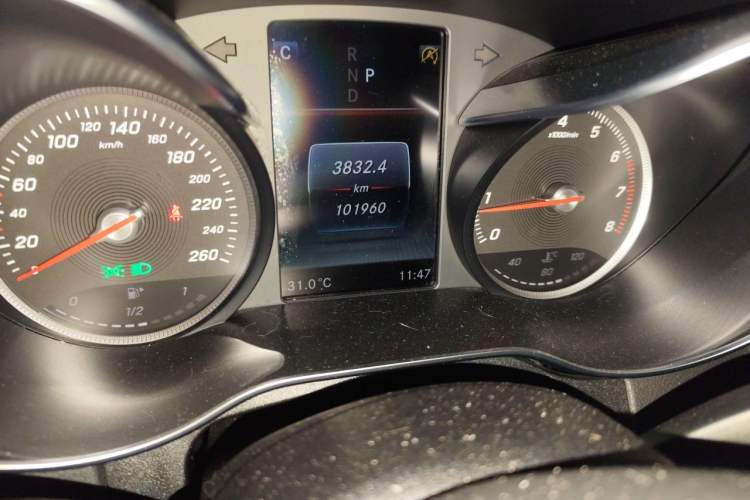 Used Mercedes-Benz C-Class 2018 C 180 L Fashion Edition Sport Version Odometer Close Up