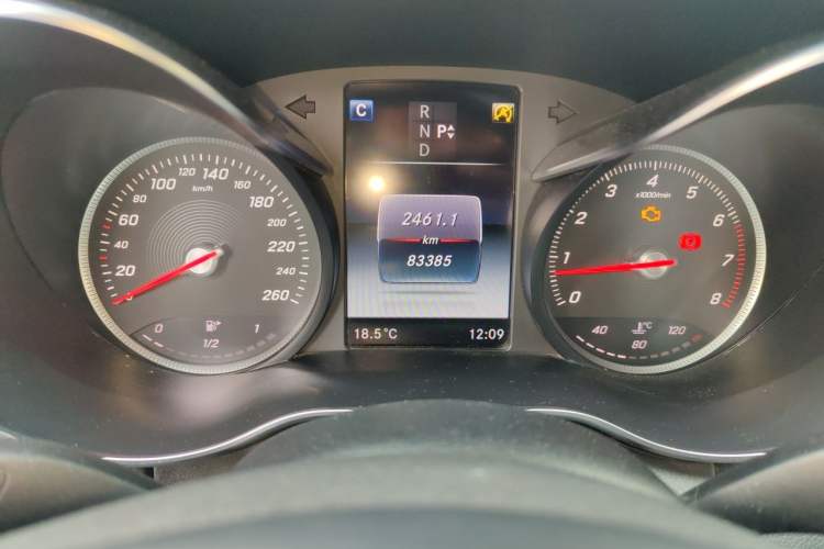Used Mercedes-Benz C-Class 2018 C 200 L Sport Edition Odometer Close Up