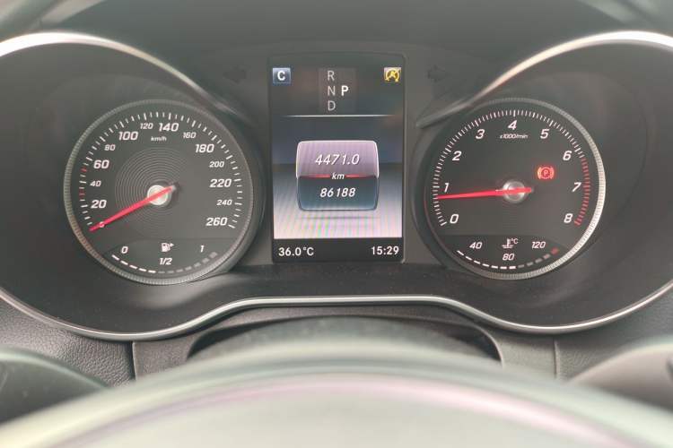 Used Mercedes-Benz C-Class 2018 C 180 L Fashion Edition Sport Version Odometer Close Up