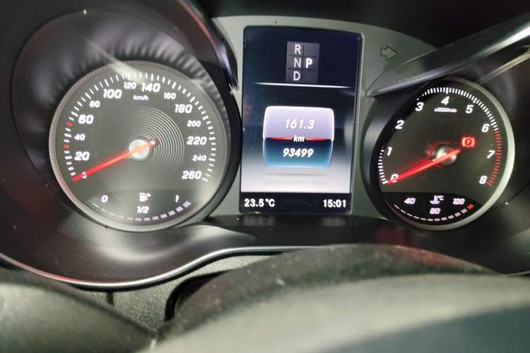 Used Mercedes-Benz C-Class 2018 C 200 L Sport Edition Odometer Close Up