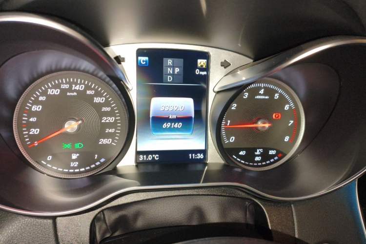 Used Mercedes-Benz C-Class 2018 C 200 L Sport Edition Odometer Close Up