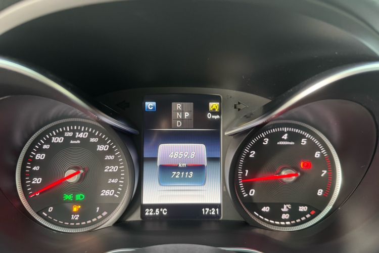 Used Mercedes-Benz C-Class 2018 C 200 L Sport Edition Odometer Close Up
