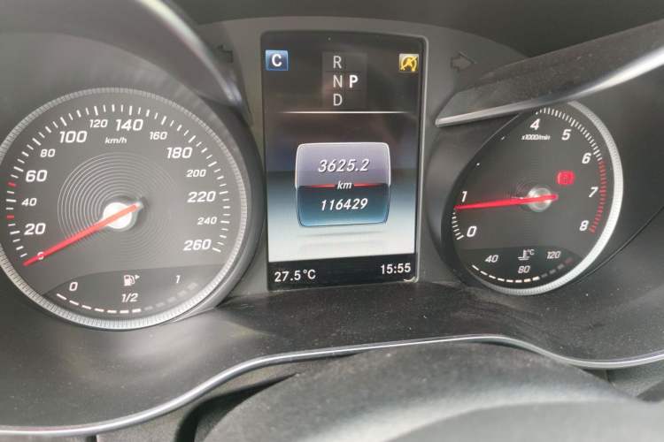 Used Mercedes-Benz C-Class 2018 C 200 L Sport Edition Odometer Close Up
