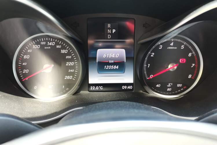 Used Mercedes-Benz C-Class 2018 C 200 Sport Edition Odometer Close Up
