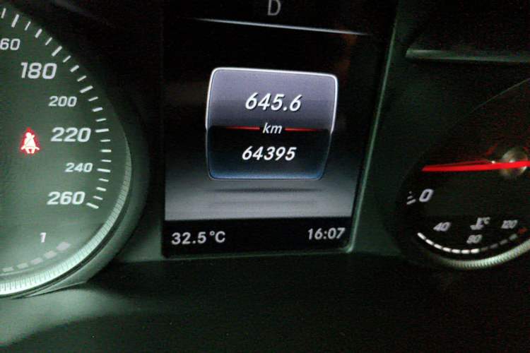 Used Mercedes-Benz C-Class 2018 C 180 L Fashion Edition Sport Version Odometer Close Up