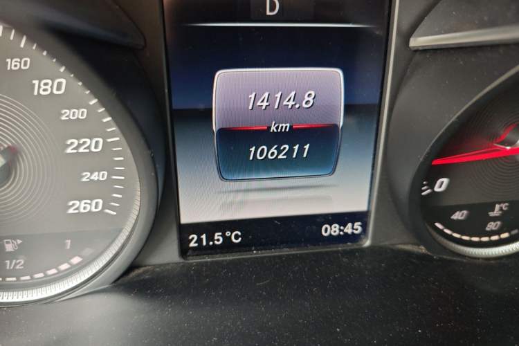 Used Mercedes-Benz C-Class 2018 C 200 L Sport Edition Odometer Close Up