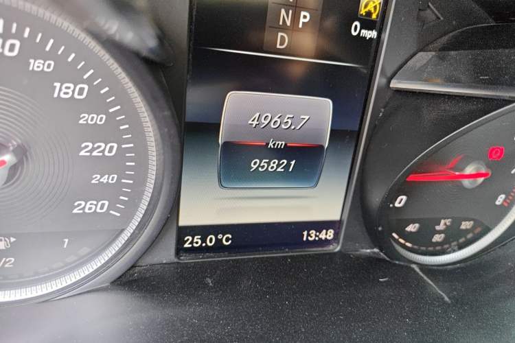 Used Mercedes-Benz C-Class 2018 C 180 L Fashion Edition Sport Version Odometer Close Up