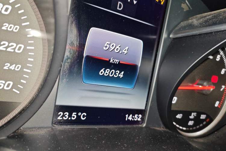 Used Mercedes-Benz C-Class 2018 C 200 L Sport Edition Odometer Close Up